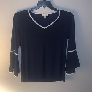 Flowing navy and white quarter length sleeve